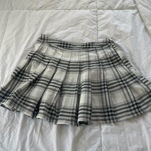 Forever 21 Gray Black White Pleaded Mini Skirt